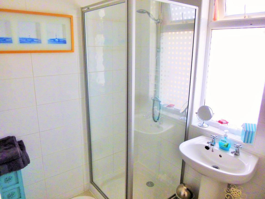 Dunsandles Guesthouse Wallasey Zimmer foto